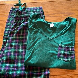 Liz Claiborne Green and Plaid Pajama Set